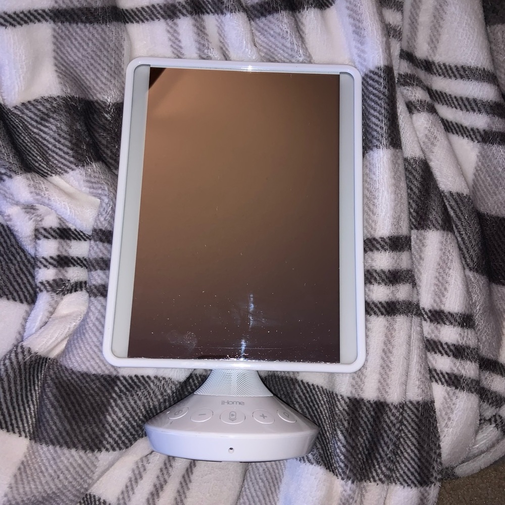 IHome Light up Mirror/Bluetooth speaker